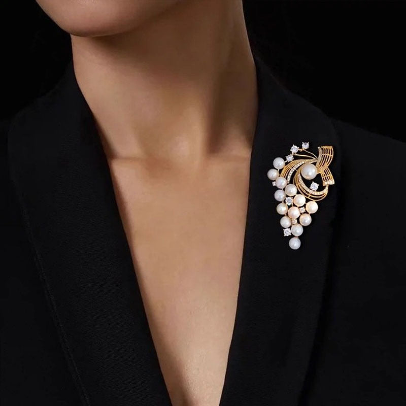 Exquisite And Fashionable Pearl Brooch