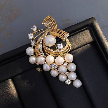 Exquisite And Fashionable Pearl Brooch